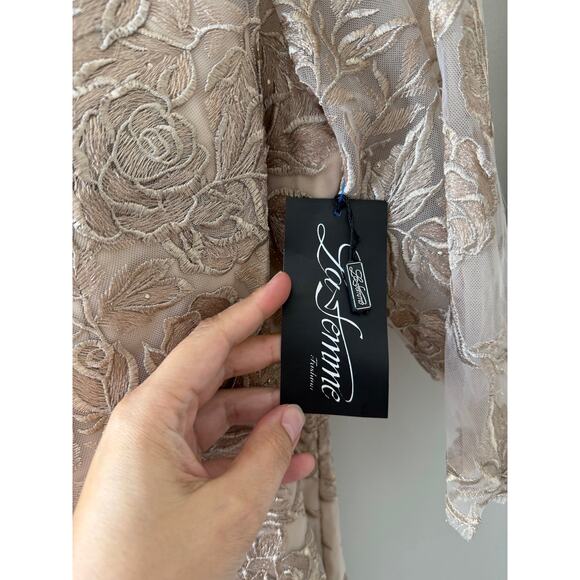 La Femme Floral Embroidered Mesh A-Line Gown Champagne Plus Size 16 NEW - Picture 5 of 6